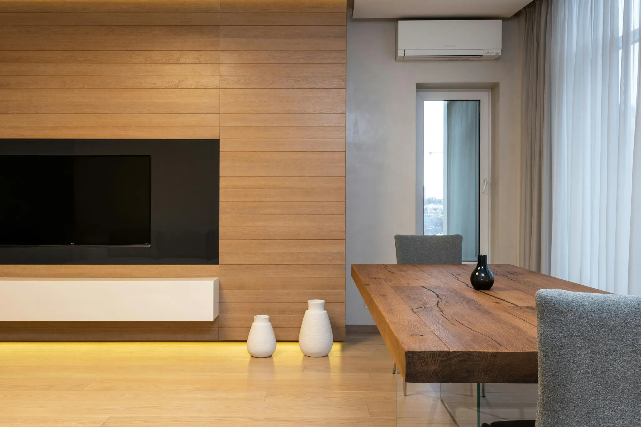 Wohnzimmer mit Holzelementen